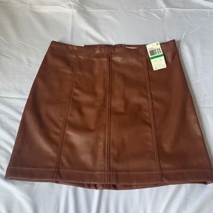 Tinseltown junior’s faux leather mini skirt
